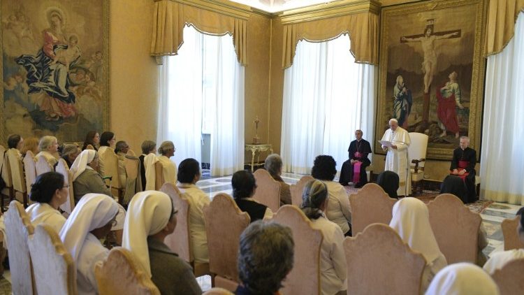 Incontro del Papa con le suore della Congregazione di Gesù-Maria