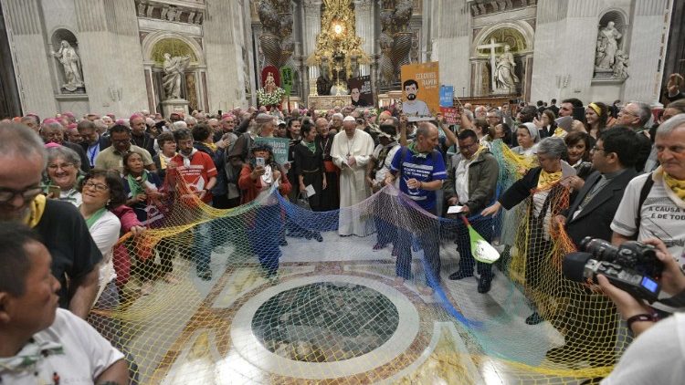 2019.10.07 Sinodo dei Vescovi Processione dalla Basilica di San Pietro
