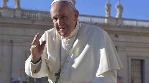 Pope at Audience: Christ converts our hearts to love others