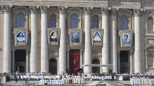 Papst bei Heiligsprechung: Danken ist eine Frage des Glaubens