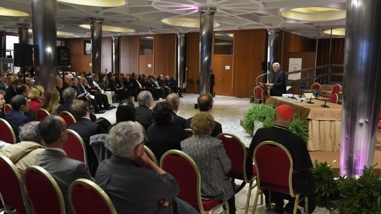 Ratzingerio fondo pirmininkas t. Federico Lombardi SJ fondo suvažiavime Vatikane 2019 m.