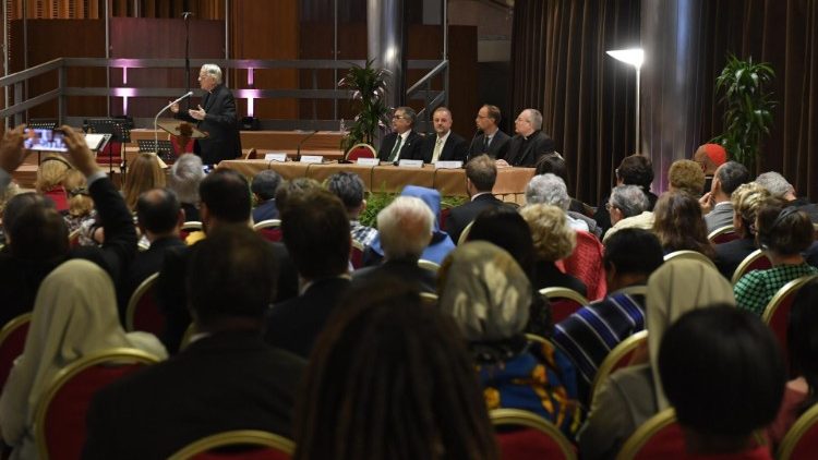 Padre Federico Lombardi durante un Convegno promosso dalla Fondazione Ratzinger (archivio)