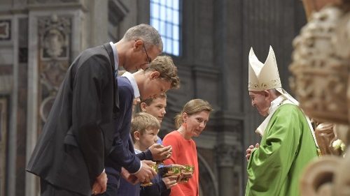 Il Papa per la Giornata mondiale missionaria: questo tempo interpella la Chiesa 