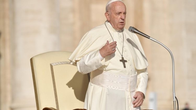 Папата Фрањо упати апел за мирно решение на кризата во Чиле