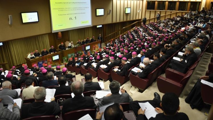 Die Synodenteilnehmer stimmen über das Schlussdokument ab