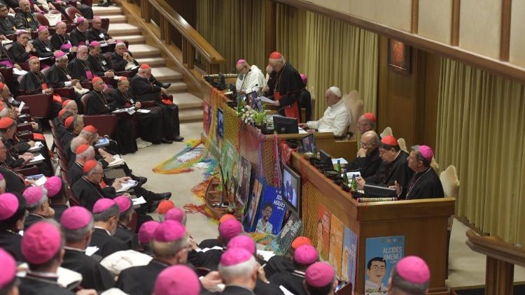 Vyskupų sinodo posėdis 