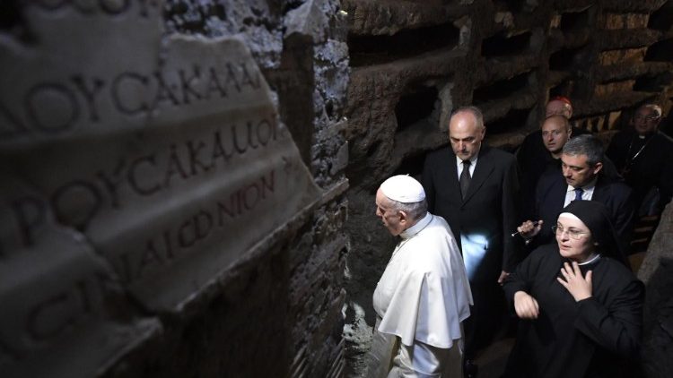 Popiežius Pranciškus Priskilės katakombose