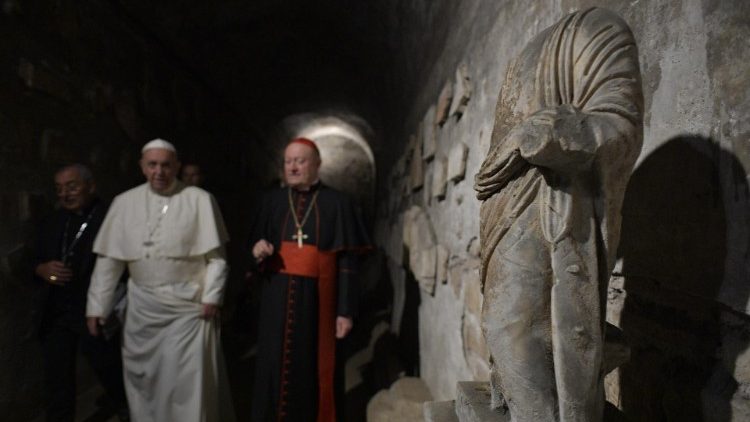 教宗方濟各參觀羅馬地下墓穴