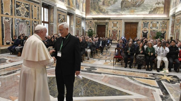 教皇フランシスコ、イエズス会の国際ミーティング参加者と 2019年11月7日
