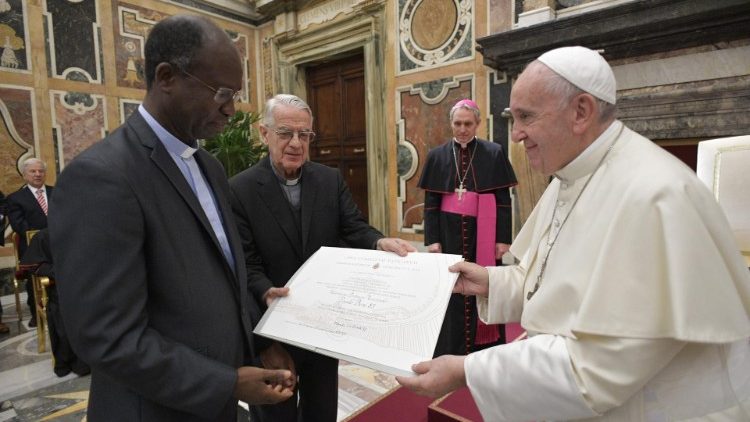 Paul Béré je prvi Afričan, ki prejema Ratzingerjevo nagrado