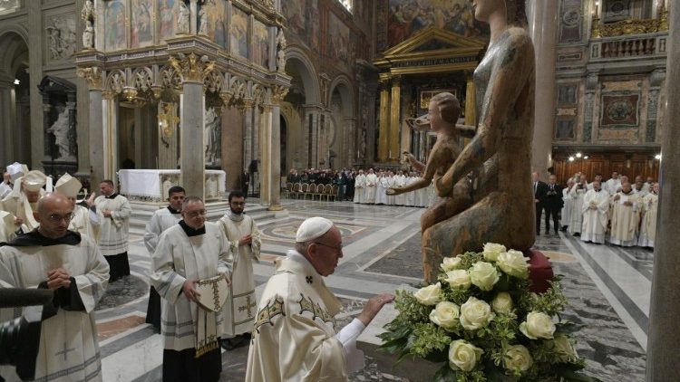 البابا يترأس قداساً في يوحنا اللاتيران في عيد تكريس الكاتدرائية