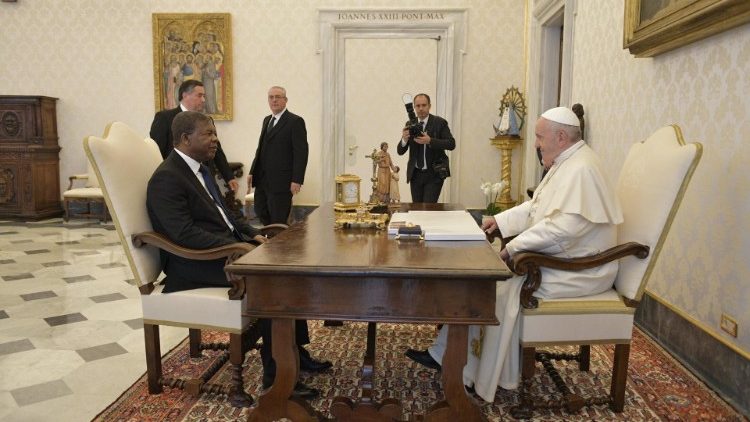 Il Presidente dell'Angola Joao Manuel Goncalves in udienza dal Papa