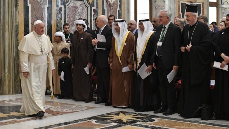 Le Pape face aux délégués religieux présents au Congrès sur la protection des mineurs dans le monde numérique, le 14 novembre 2019.