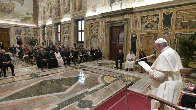 البابا فرنسيس يستقبل المشاركين في مؤتمر دولي حول حماية القاصرين في العالم الرقمي 14 تشرين الثاني نوفمبر
