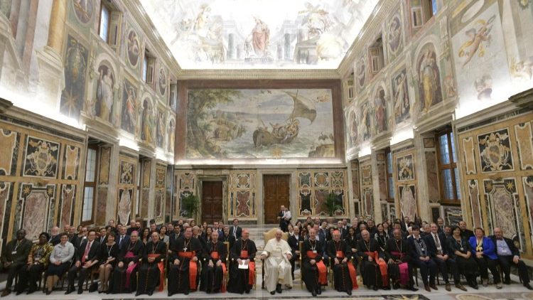 Papst Franziskus empfängt die Mitglieder des Dikasteriums für Laien, Familien und das Leben im Vatikan