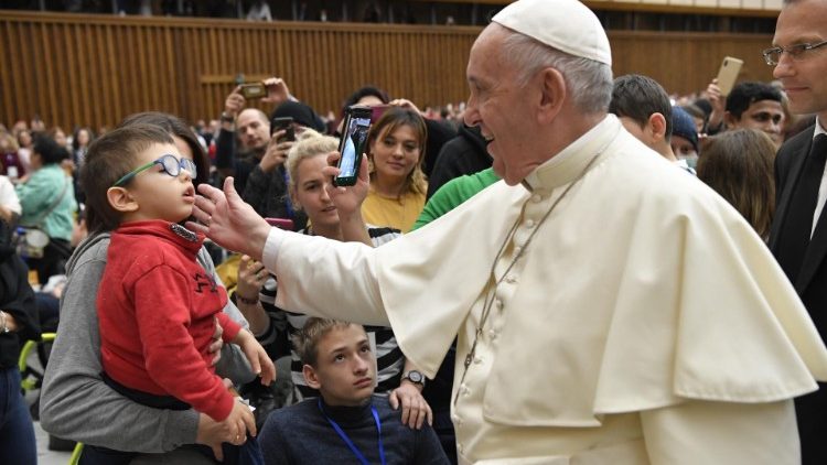 Papież zachęca Polaków do modlitwy za każde poczęte dziecko