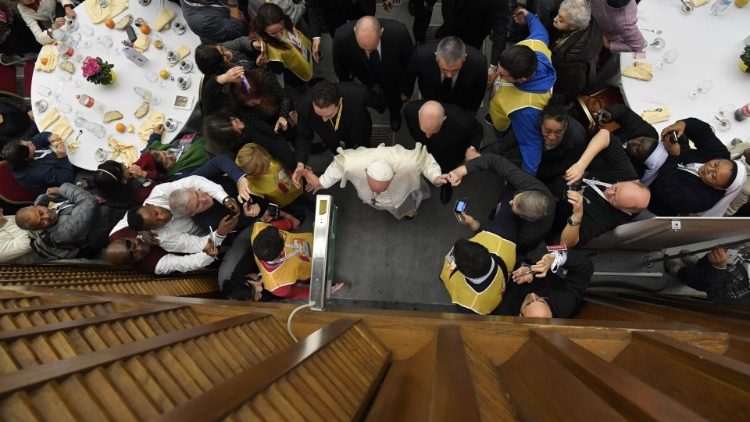 Tercera Jornada Mundial de los pobres. 1500 de ellos almorzaron con el Papa en el Vaticano 