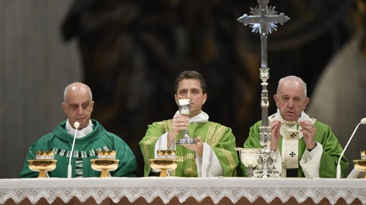 Ferenc pápa szentmisét mutat be a Szegények Világnapján