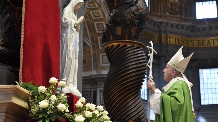 Le Pape François lors de la messe à l'occasion de la Journée mondiale des pauvres, le 17 novembre 2019, en la basilique Saint-Pierre. 