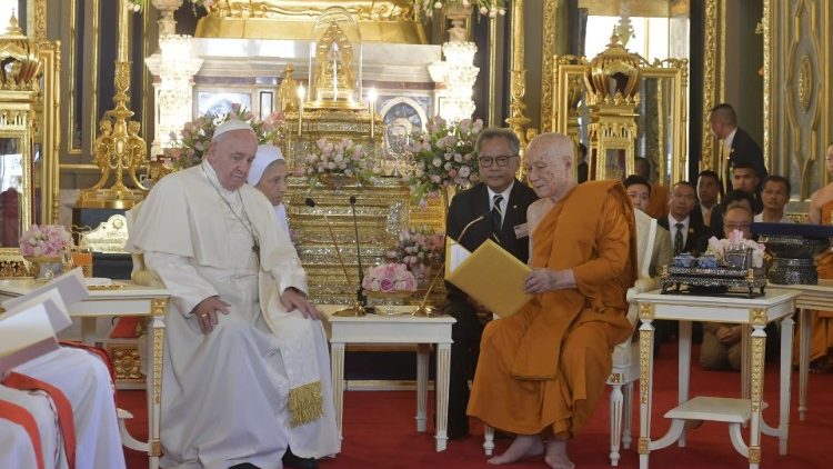Pope Francis meets the Buddhist Supreme Patriarch of Thailand