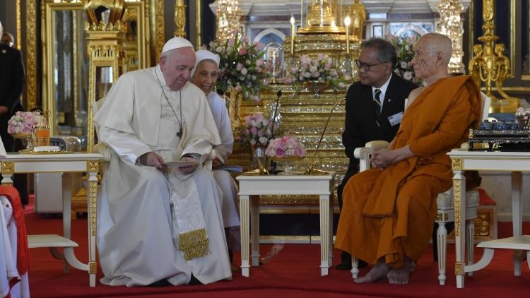 Incontro Papa Francesco e e il Patriarca Supremo dei Buddisti Somdet Phra Ariyavongsagatanana IX