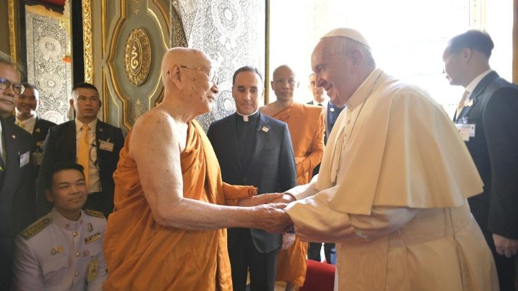 Папа Франциск по време на визитата си в Тайланд