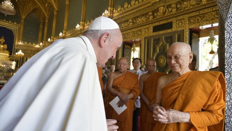 Påven möter buddisternas högste ledare i Thailand 