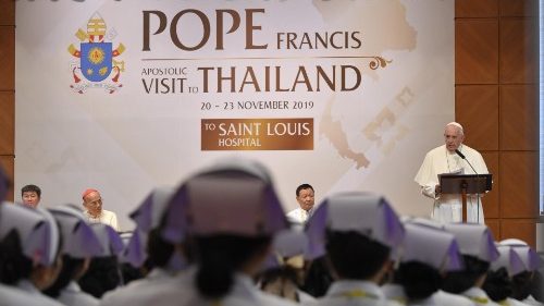 Påven besökte sjukhus i Bangkok: Ta emot och omfamna varje liv