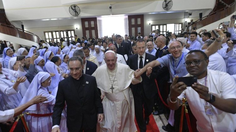 Papež František při setkání s kněžími, bohoslovci a řeholnicemi