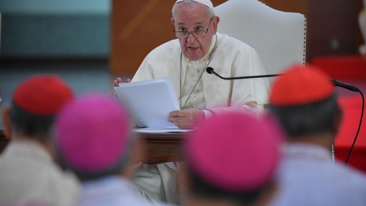 Papa takohet me ipeshkvijtë e Azisë