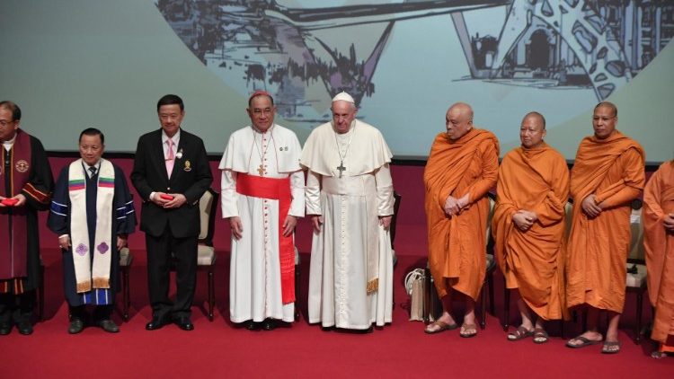 Papa Franjo na susretu s tajlandskim vjerskim vođama