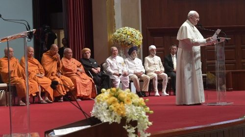 Aux chefs des religions de Thaïlande, le Pape loue la richesse vivante du passé 