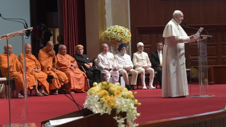 Le Pape François prononce un discours devant les responsables religieux de Thaïlande, le 22 novembre 2019, à l'université Chulalongkorn de Bangkok. 