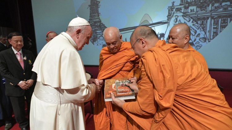 Papa Francesco e i leader buddisti della Thailandia