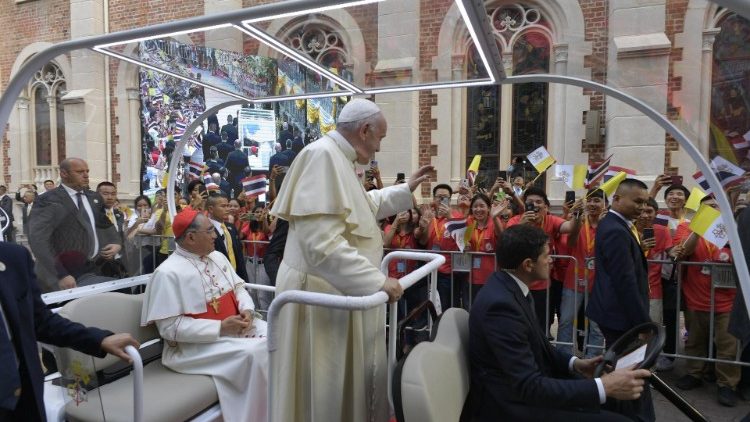 Pope Francis greets the faithful in Bangkok