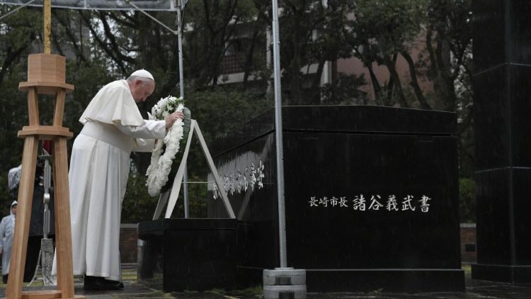 Il Papa all'Atomic Bomb Hypocenter Park di Nagasaki