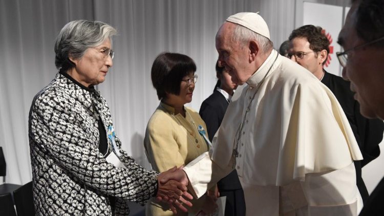 Pope Francis greets Japanese victims from Fukushima