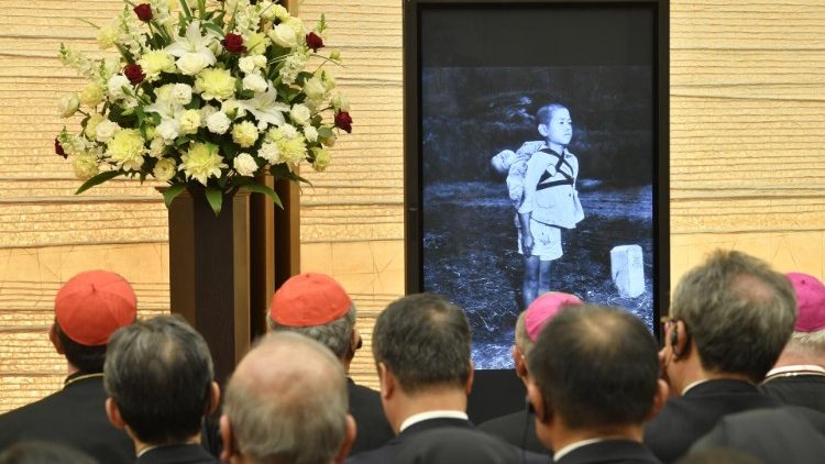 L'immagine cara a Papa Francesco, ricordata da Abe nel suo discorso