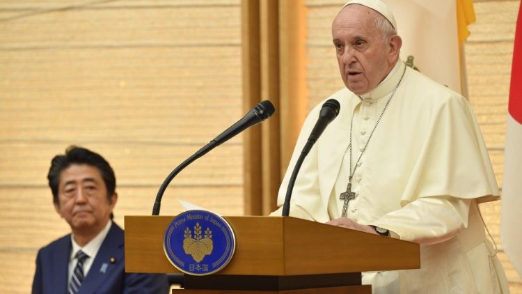 Папа Франциск на встрече с премьер-министром, властями и дипломатическим корпусом