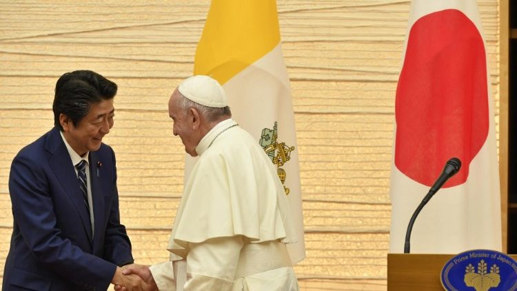 Папа Франциск и Синдзо Абэ на встрече в Токио (19 ноября 2019 г.)