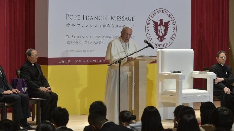 Un momento della visita del Papa all'Università Sophia