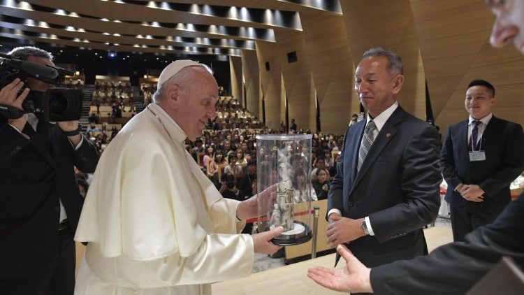 Papa Francisko, tarehe 26 Novemba 2019 ametembelea na kuzungumza na Jumuiya ya Chuo Kikuu cha Sophia, Jijini Tokyo, nchini Japan.