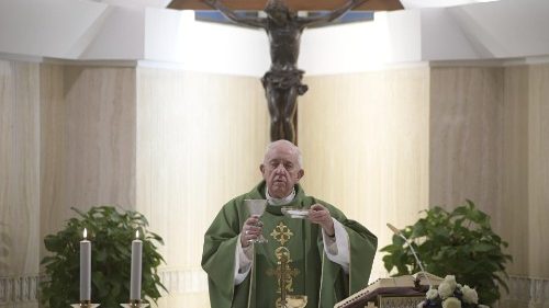 Il Papa a Santa Marta: preghiamo per preparaci alla chiamata del Signore