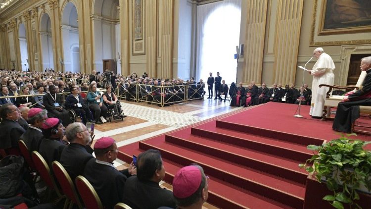 البابا فرنسيس يلتقي المشاركين في لقاء يتمحور حول "فرح الإنجيل"  30 تشرين الثاني نوفمبر 2019