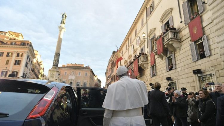 Папа Франциск на римской площади Испании 8 декабря 2019 г. 