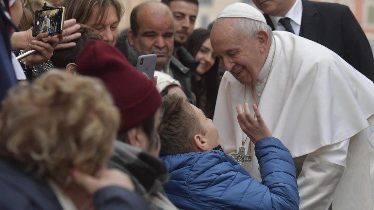 Papst Franziskus bei einem Besuch in der römischen Innenstadt - in der Vor-Corona-Zeit...2019.12.08 Omaggio all'Immacolata in Piazza di Spagna