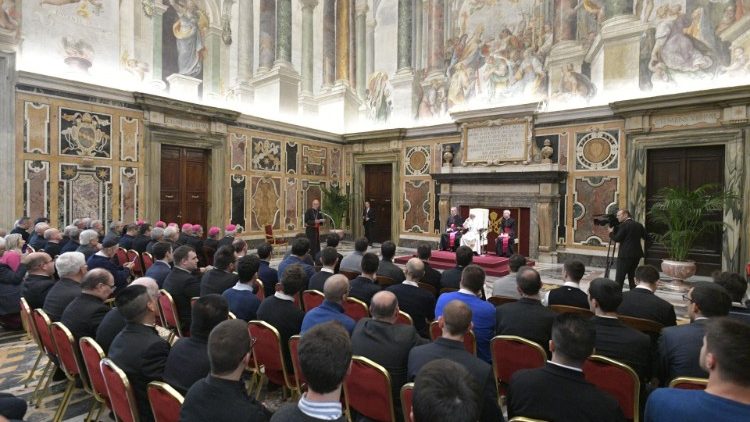 البابا فرنسيس يستقبل أعضاء منظمة: فرصة في الحياة