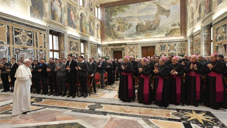 Papież: seminarium domem modlitwy, nauki i jedności