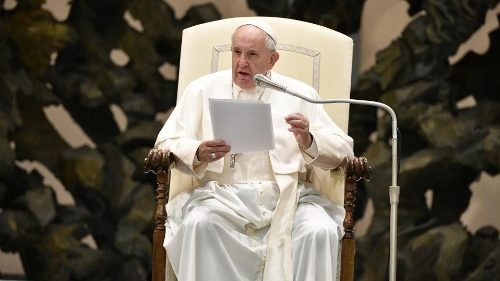 Il Papa: tanti oggi i cristiani perseguitati, anche con i guanti bianchi