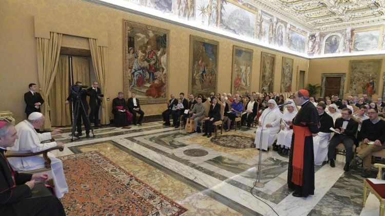 Ferenc pápa az Isteni Irgalmasságnak szentelt francia mozgalmak képviselőivel
